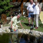 rosi-bei-der-fuetterung